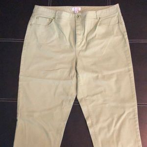 These are just too cute! Celery green capris!